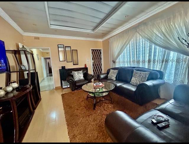 3 BEDROOM HOUSE FOR SALE IN VANDERBIJLPARK CE 2